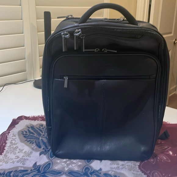 Kenneth Cole Reaction Other - Kenneth Cole Reaction Manhattan Messenger Backpack